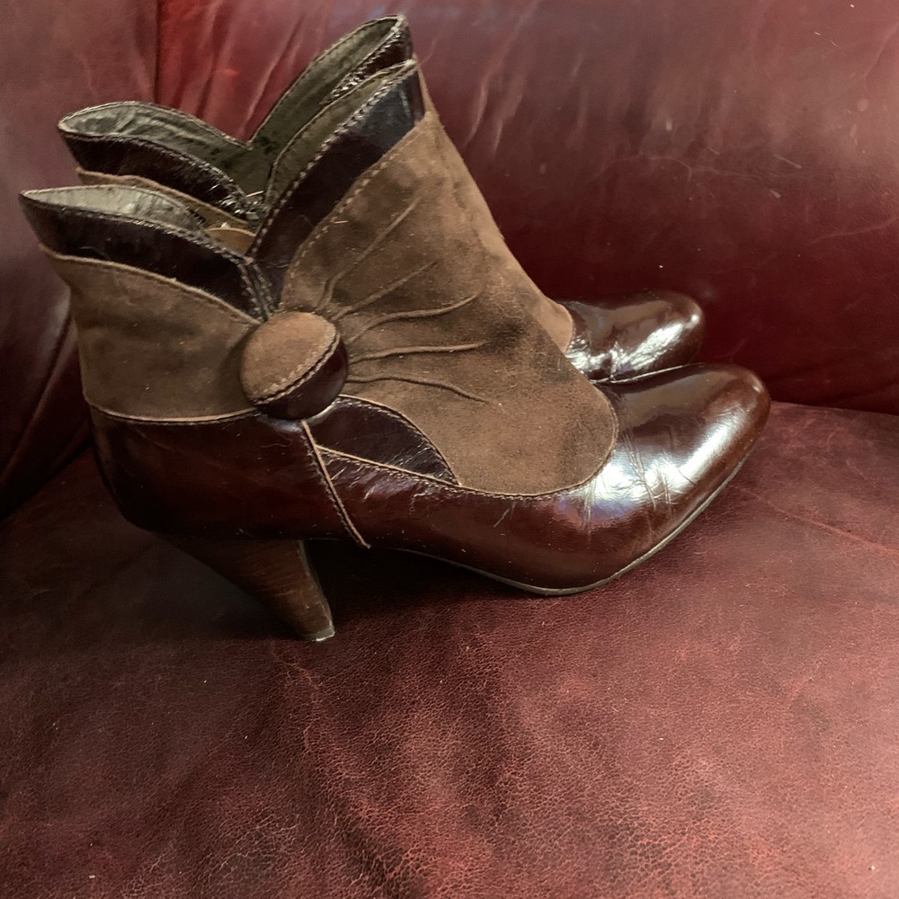 Suede and patent leather booties